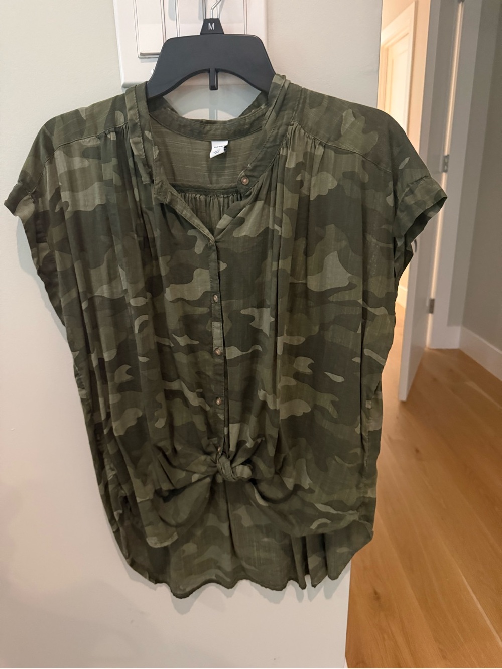 Old Navy Olive Green Camo Button-Front Tie-Hem Blouse